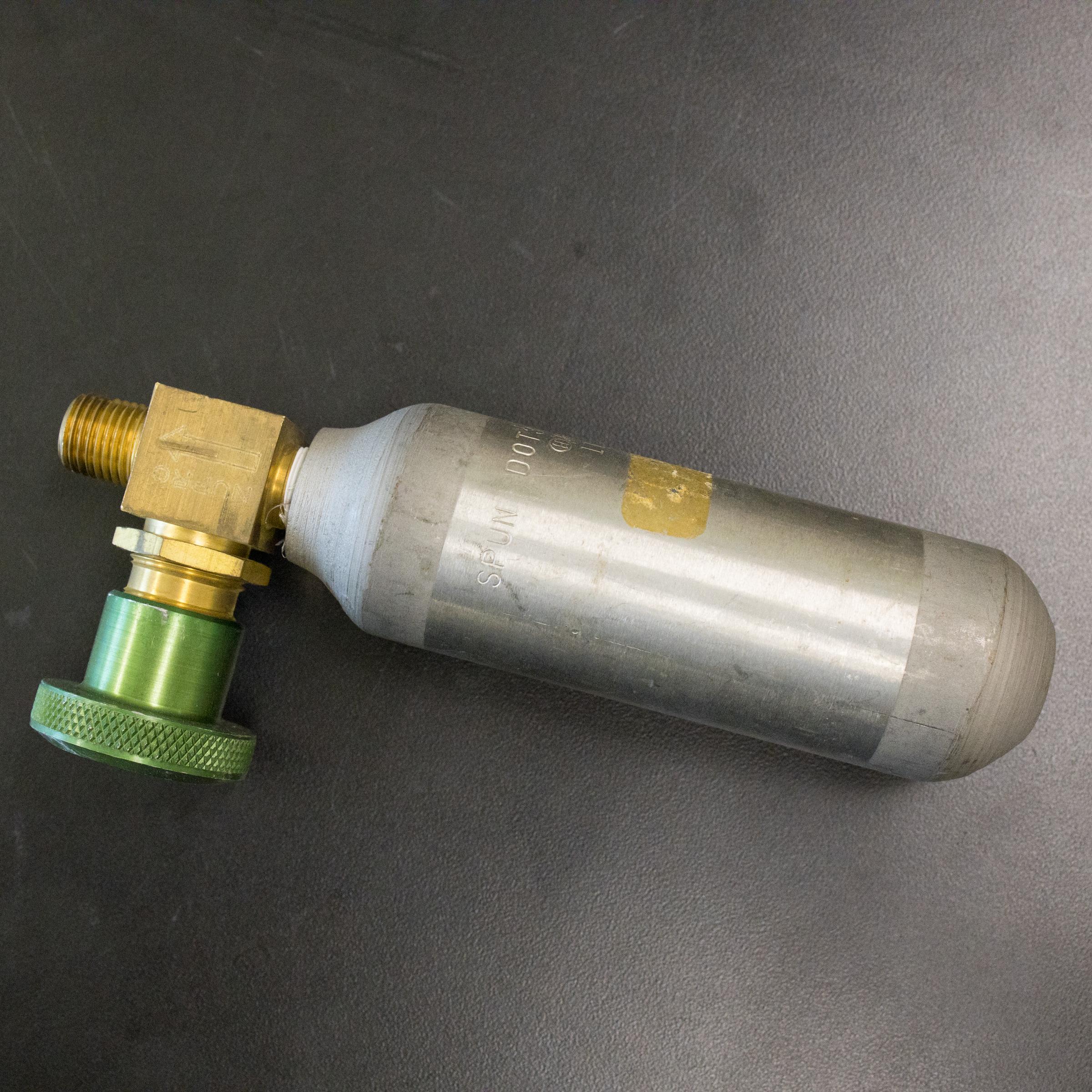 Small high-pressure cylinder