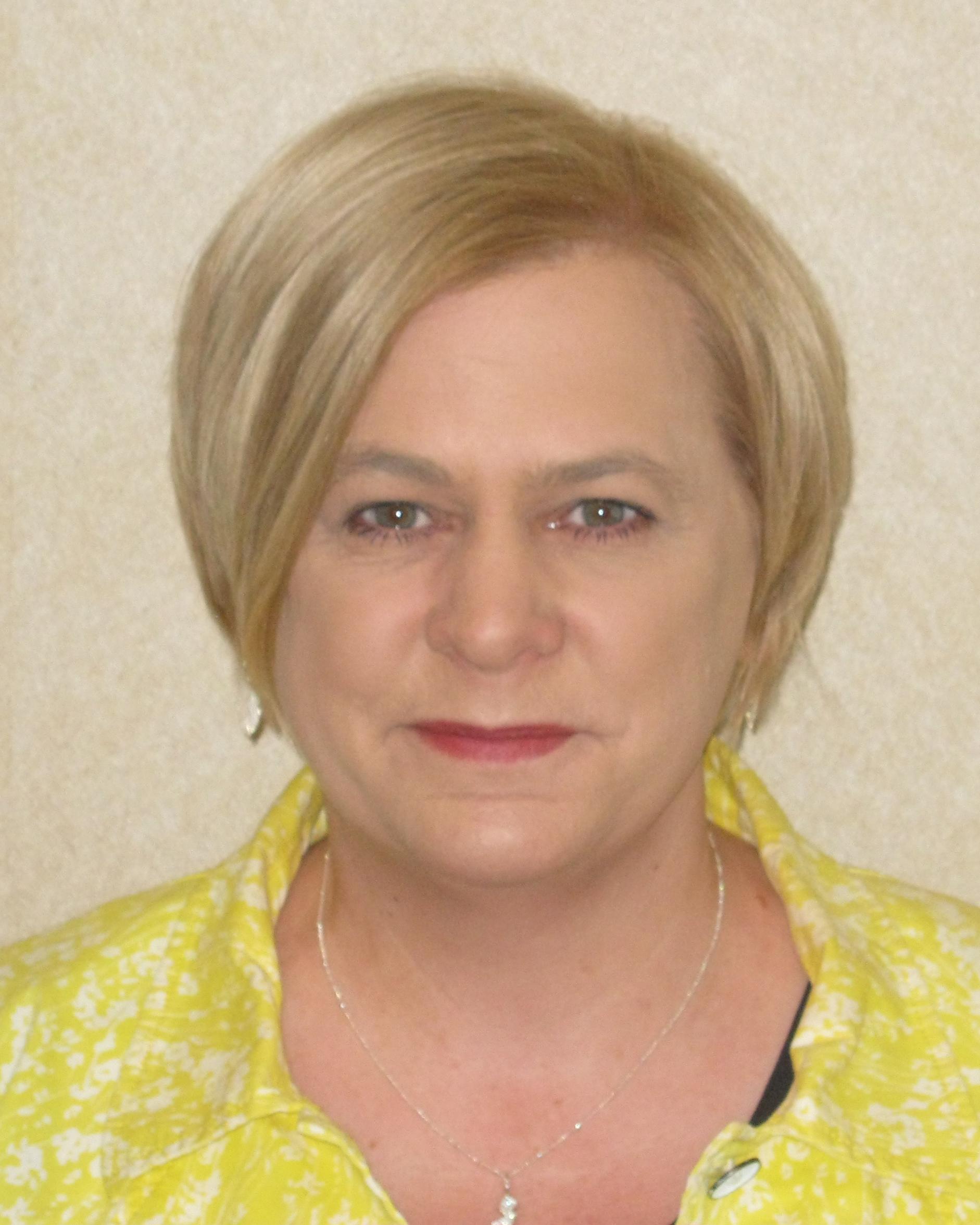 Jennifer Cross Headshot